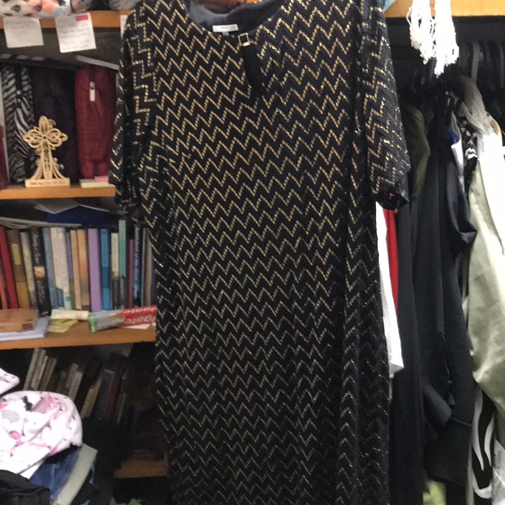 Black and Gold Dress sz22
